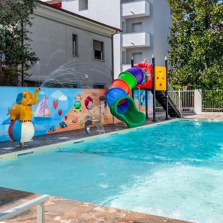 Residence Filmare Риччоне Экстерьер фото